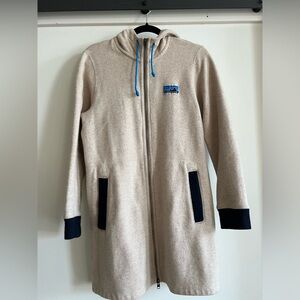 Long Patagonia zip hoodie blue details